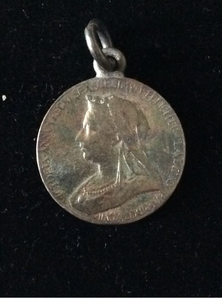 Small Queen Victoria Diamond Jubilee Medal Mounted  coin collectible - Main Image 2