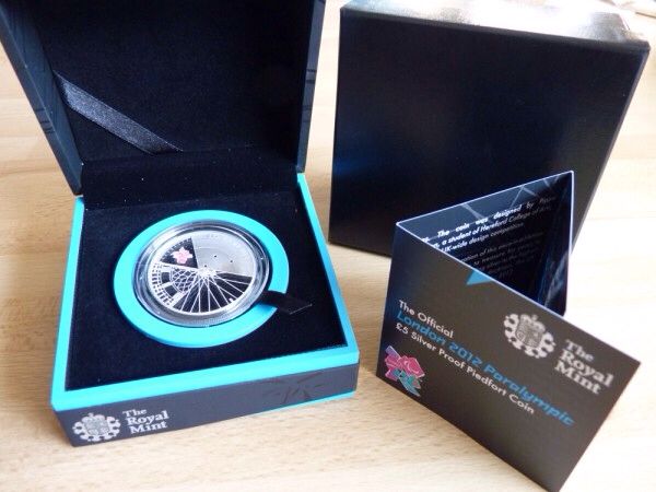 Britannia £2 Silver Bullion Gold Silhouette