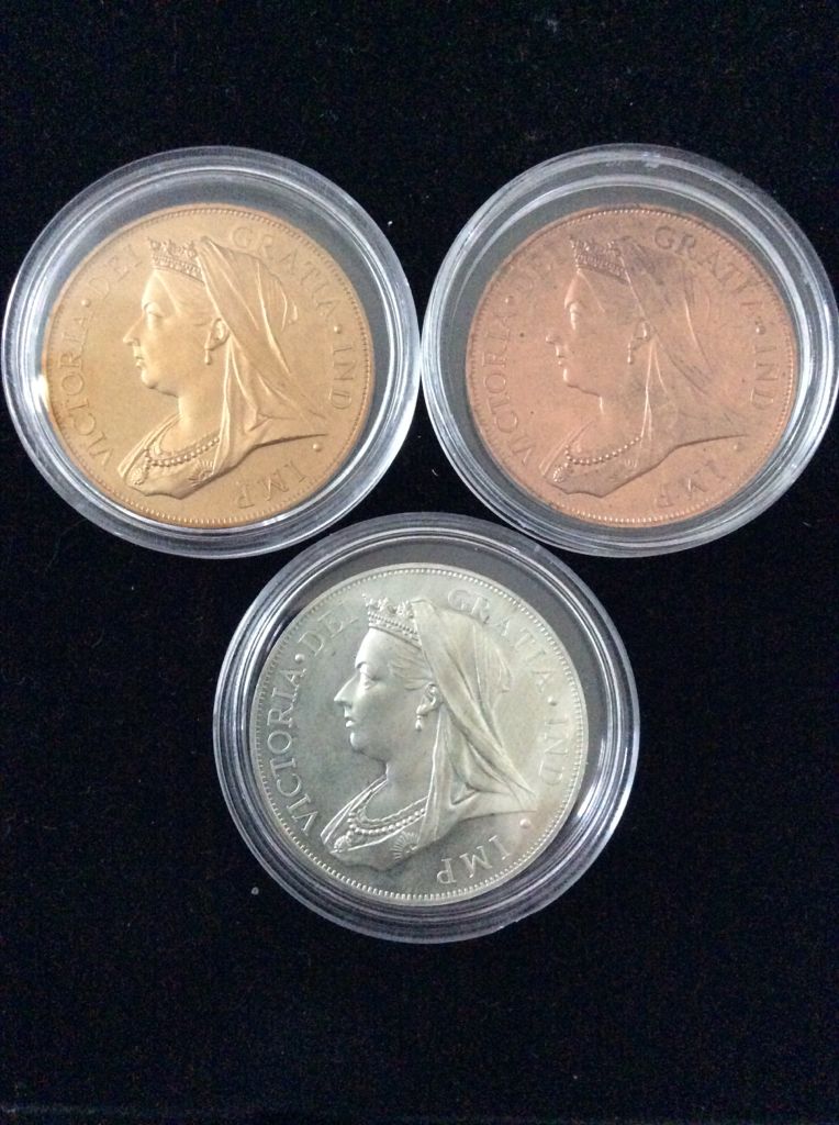 Queen Victoria Visit To Ireland - 100 Year Anniversary - 3 Medal Set  coin collectible - Main Image 2