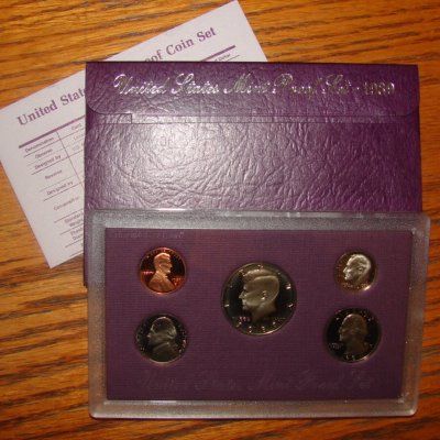 Uncirculated Mint Set 1985  coin collectible - Main Image 2
