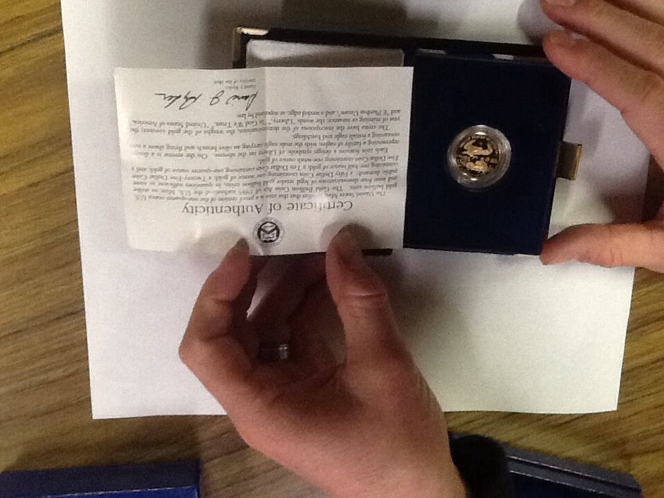 Gold Eagle .25oz  coin collectible - Main Image 2