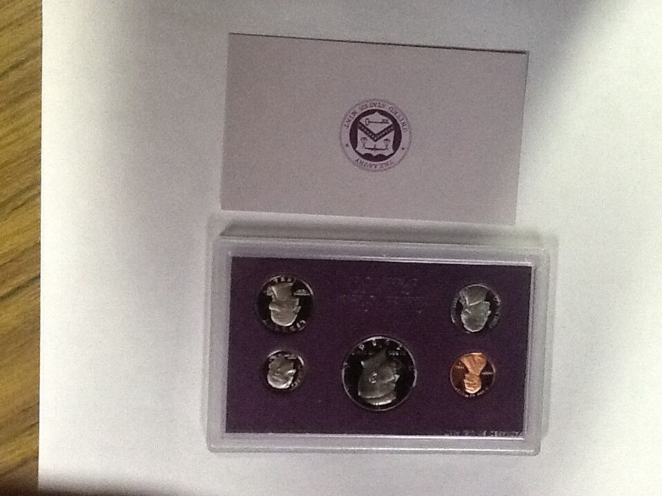 Britannia £2 Silver Bullion Gold Silhouette