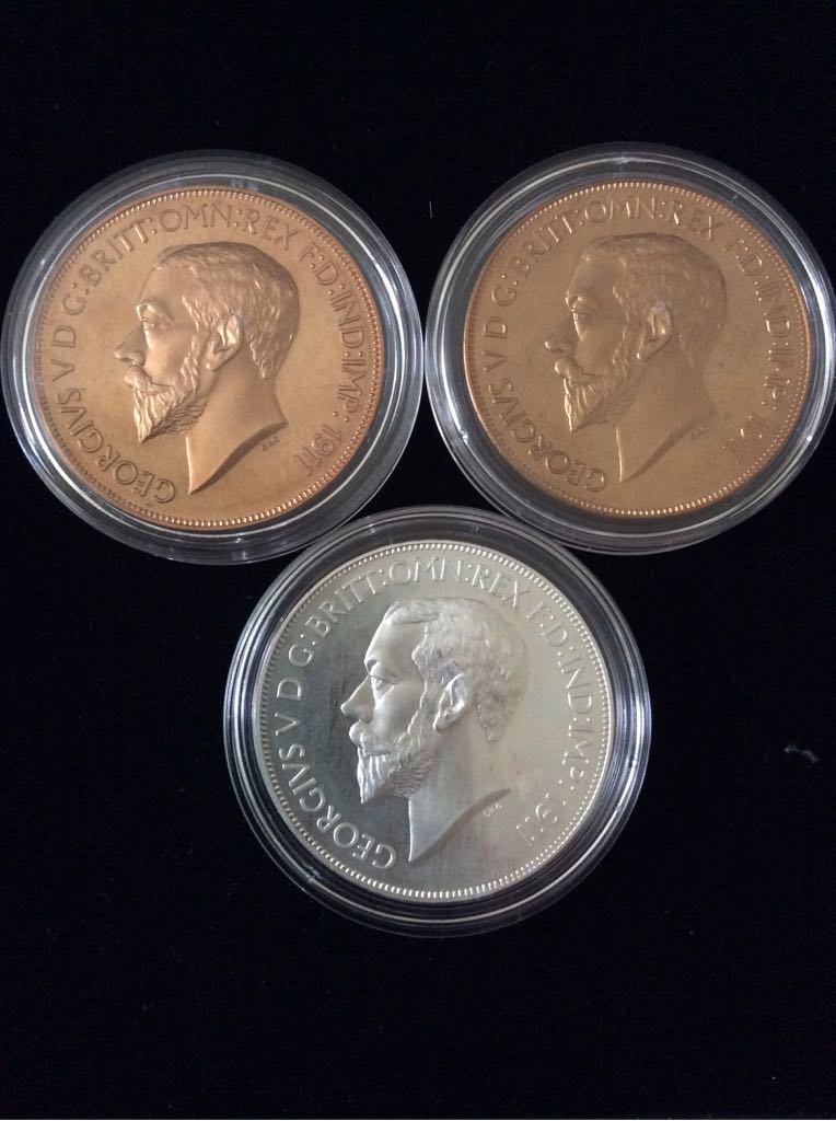 George V Medallic Three Graces - Retro Pattern Collection  coin collectible - Main Image 2