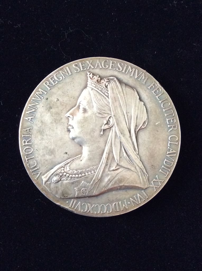 Large Queen Victoria Diamond Jubilee Commemorative Medal  coin collectible - Main Image 2