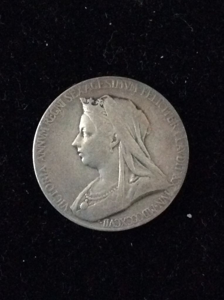 Small Queen Victoria Diamond Jubilee Commemorative Medal  coin collectible - Main Image 2
