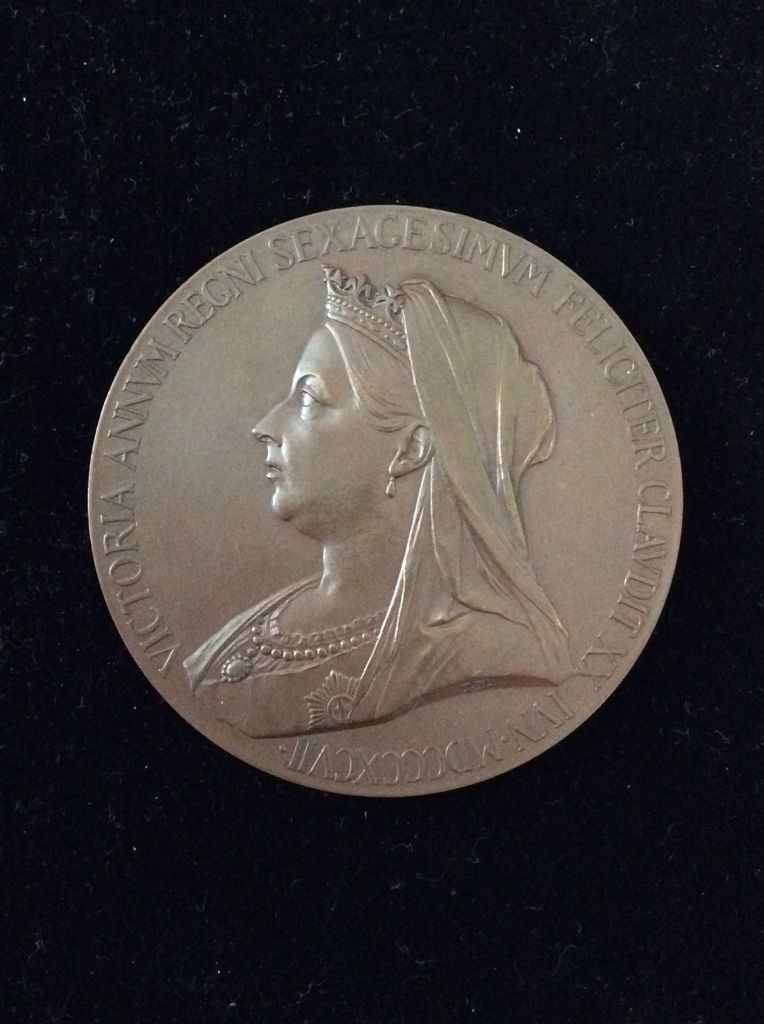 Large Queen Victoria Diamond Jubilee Commemorative Medal  coin collectible - Main Image 2