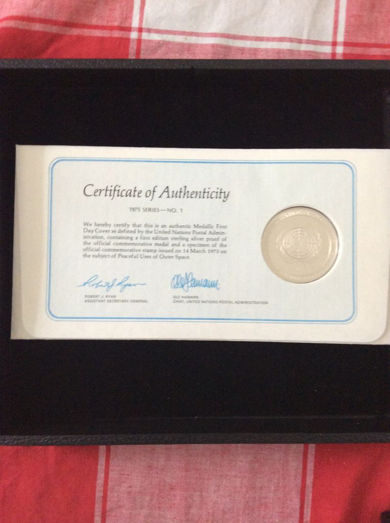 United Nations Medal - Peaceful Uses Of Outer Space  coin collectible - Main Image 2