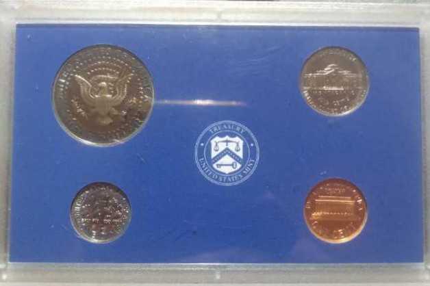 U.S. Mint Proof Set 1999  coin collectible - Main Image 4