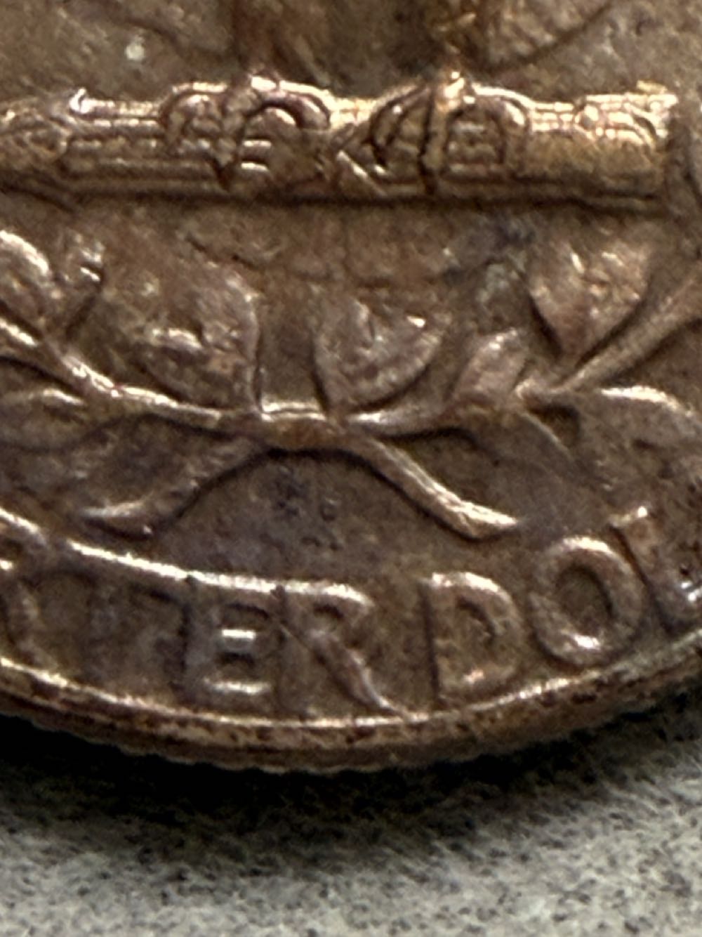 Washington Quarter 1944 P (No Mint Mark)  coin collectible - Main Image 3