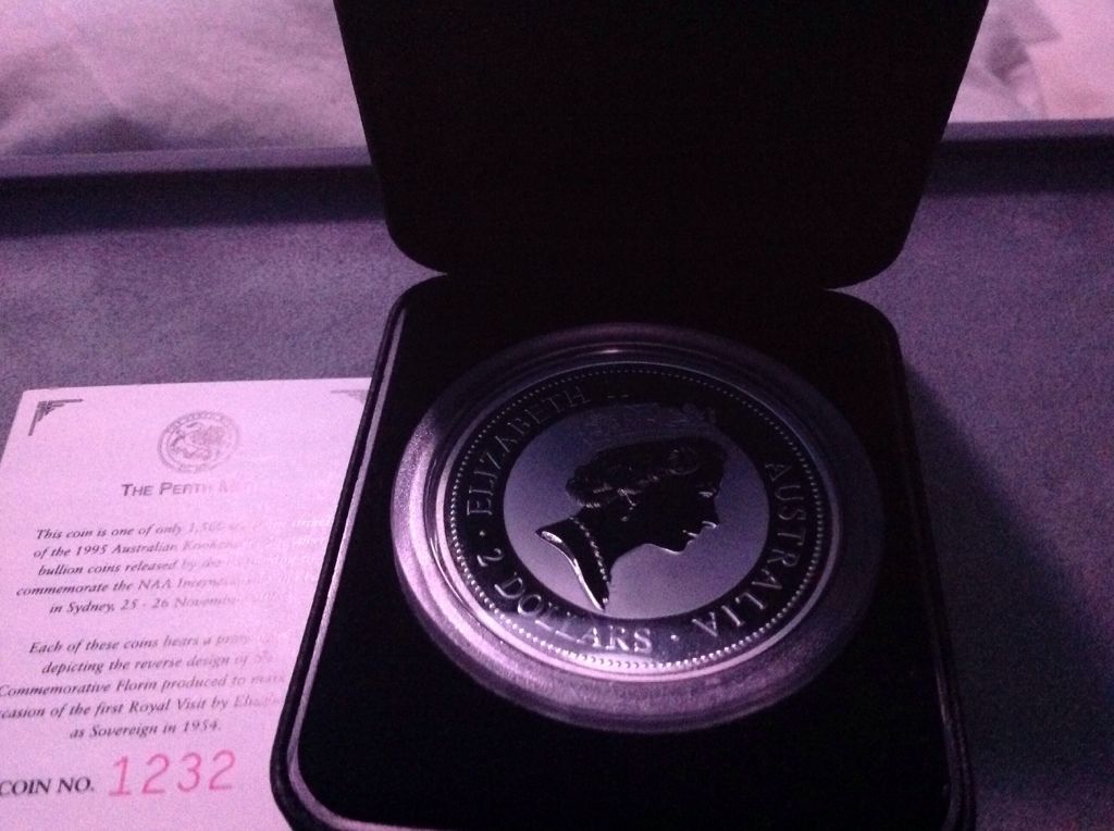 1995 2 Oz Silver   coin collectible - Main Image 2