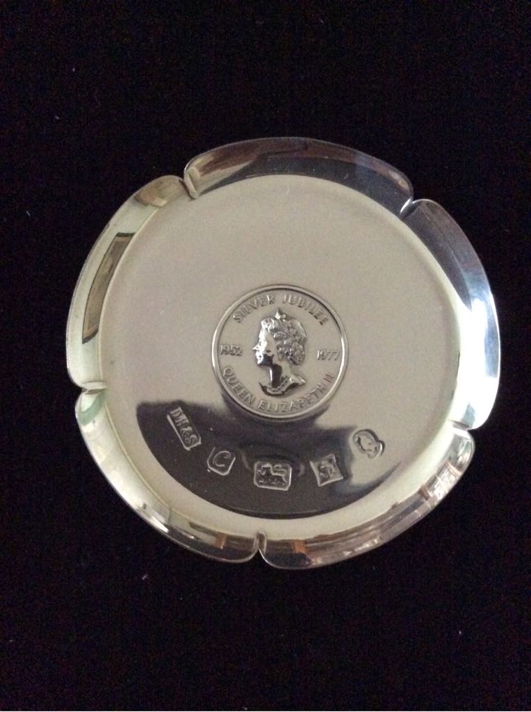 Queen Elizabeth II Silver Jubilee Coin Dish coin collectible - Main Image 1