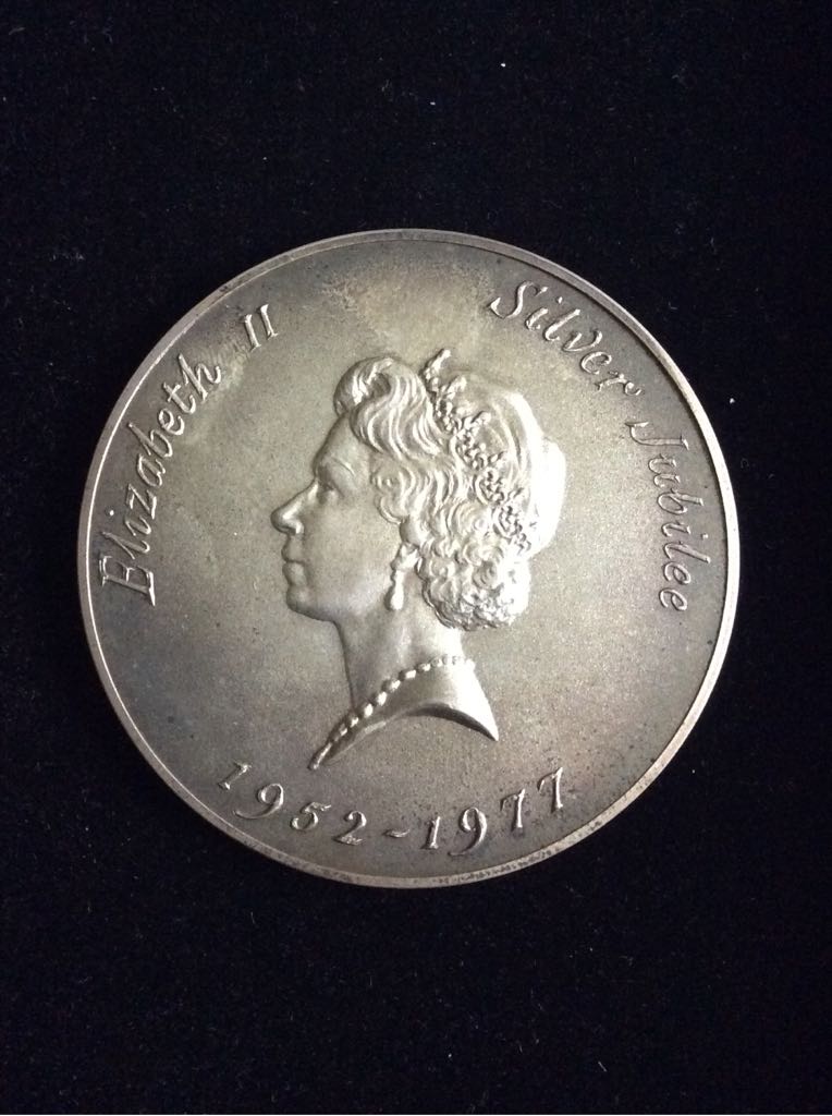 Queen Elizabeth II Spink & Son Silver Jubilee Medal coin collectible - Main Image 2