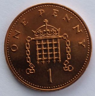 Damesring met 3 robijntjes