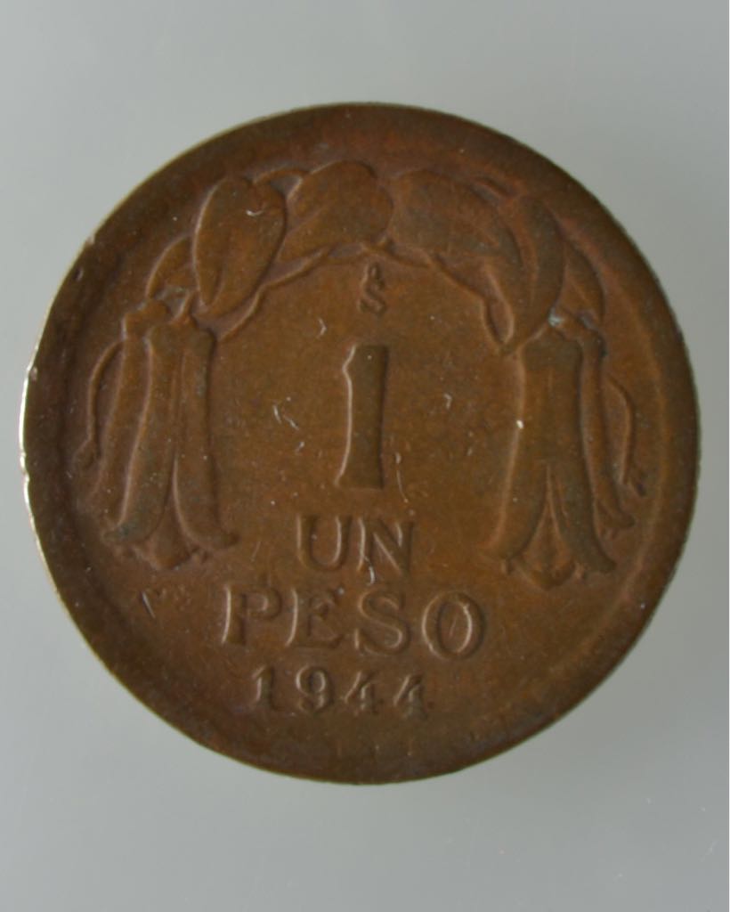 1944 Republica de Chile Un Peso  coin collectible - Main Image 2