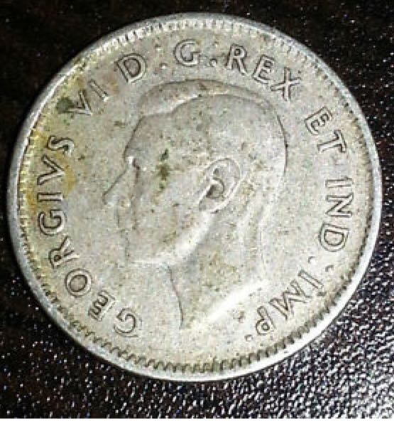 1945 Canadian Twenty Five Cent Silver Quarter  coin collectible - Main Image 2