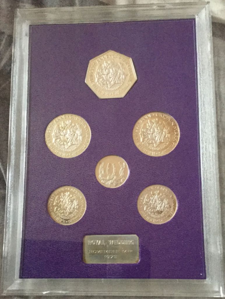 Royal Wedding Commemorative Coin Set  coin collectible - Main Image 2