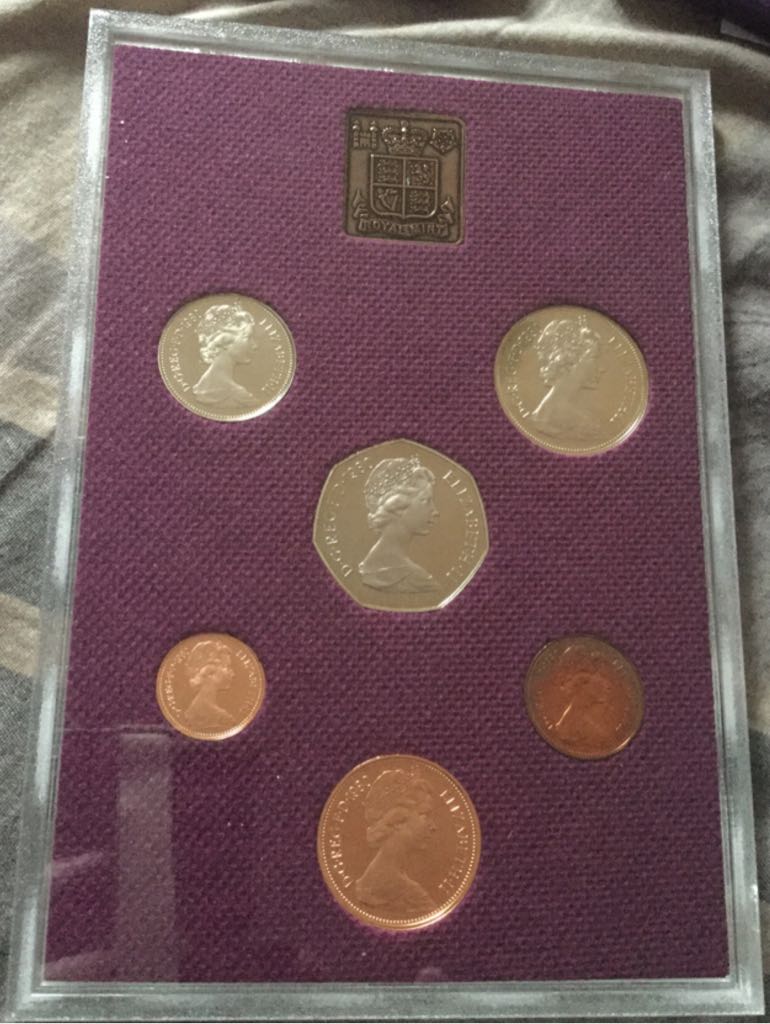 Elizabeth II: Royal Mint Proof Set   coin collectible - Main Image 2