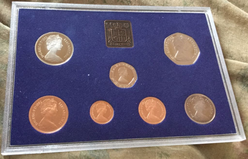 Elizabeth II: Royal Mint Year Proof Set  coin collectible - Main Image 2