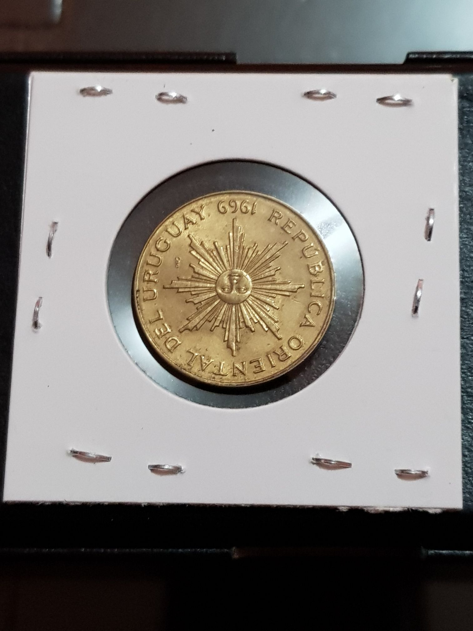 10 Pesos  coin collectible - Main Image 2