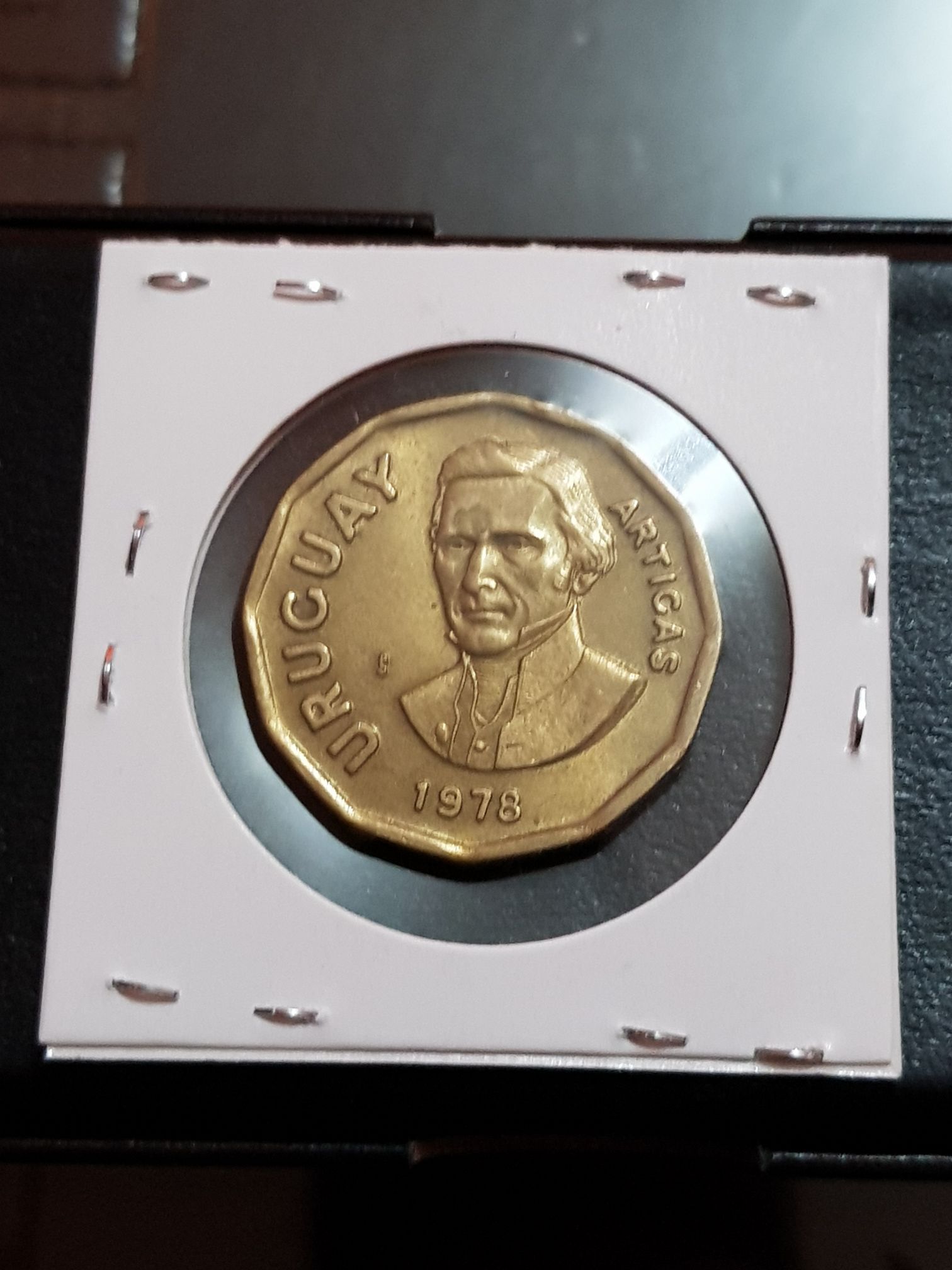 1 Nuevo Peso  coin collectible - Main Image 2