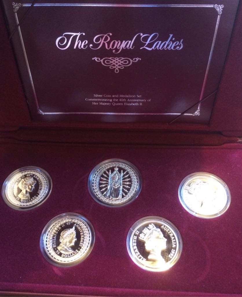 The Royal Ladies  coin collectible - Main Image 2