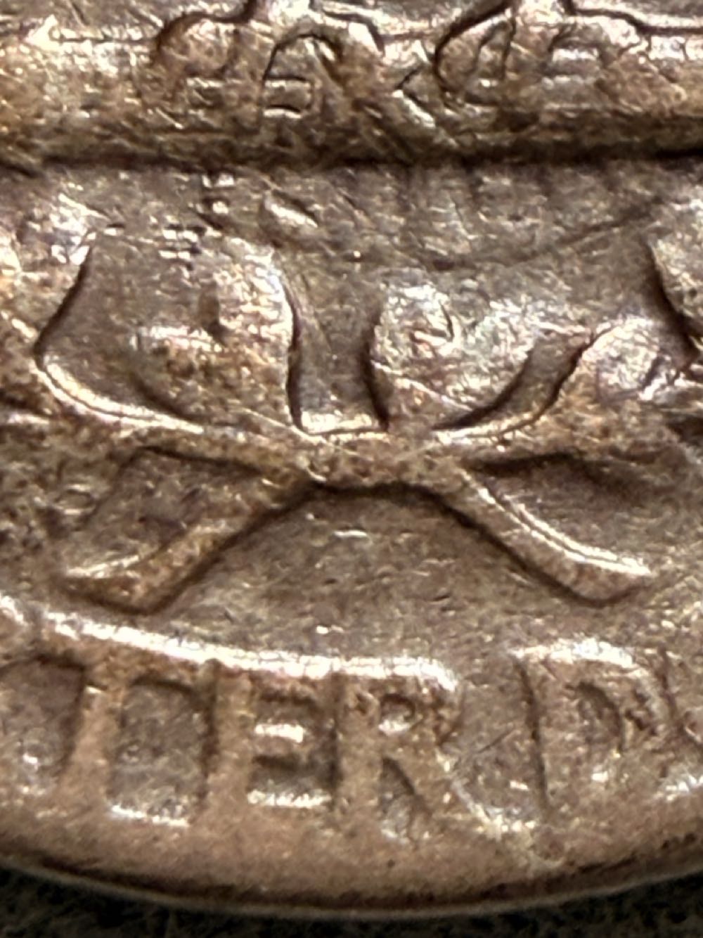 Washington Quarter 1945 P (No Mint Mark)  coin collectible - Main Image 3