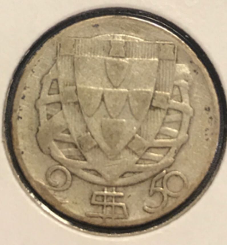 2 1/2 Escudos  coin collectible - Main Image 2