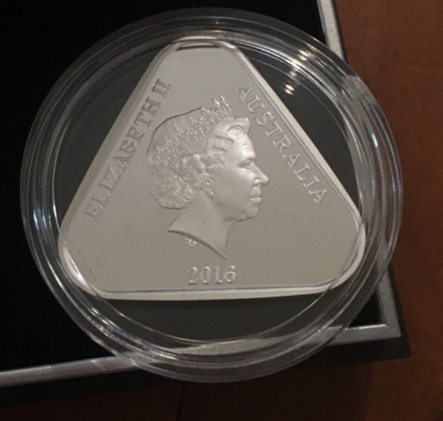 2016 $5 Remembee The Fallen Fine Proof Triangular Coin   coin collectible - Main Image 2