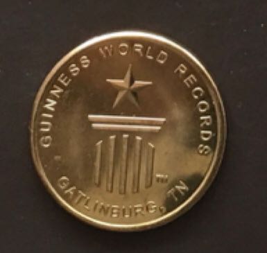 Various Vacations - Guiness World Records (Robert Waldow Tallest Man) Gatlingburg TN Token  coin collectible - Main Image 2
