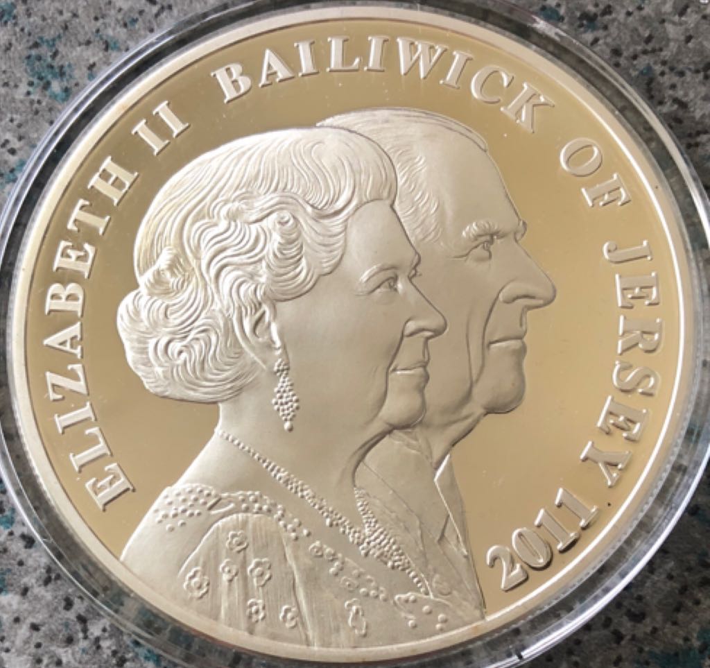 2011 £10 Royal Birthdays coin collectible - Main Image 2