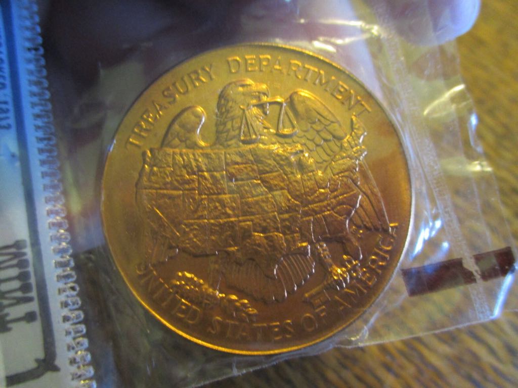 Uncirculated Mint Token S  coin collectible - Main Image 2