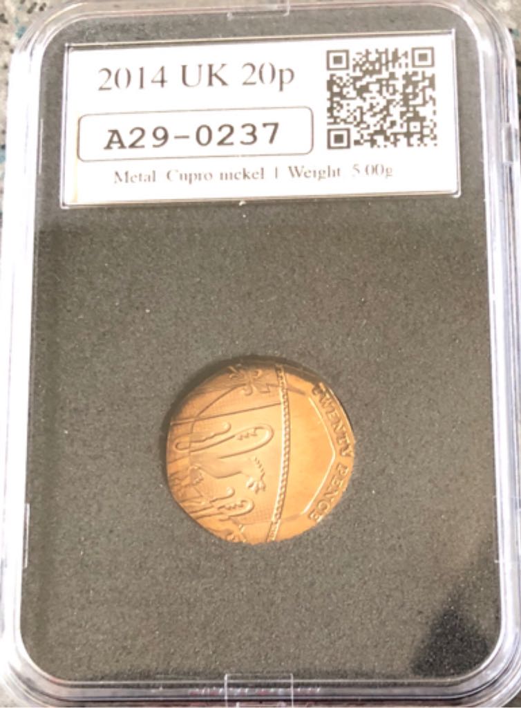 2014 20p Royal Shield Of Arms  coin collectible - Main Image 2