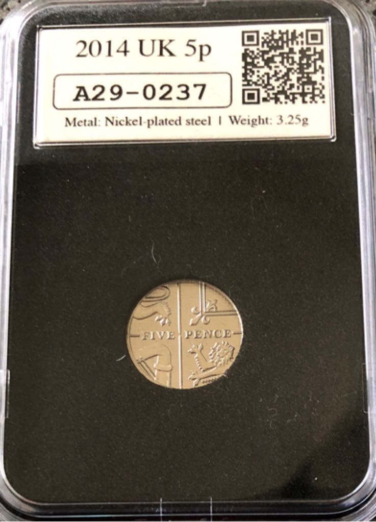 2015 5p Royal Shield Of Arms  coin collectible - Main Image 2