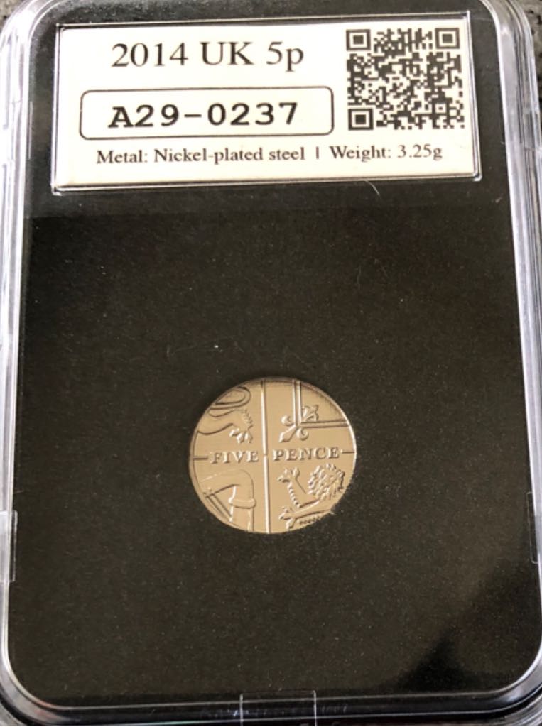 2014 5p Royal Shield Of Arms  coin collectible - Main Image 2