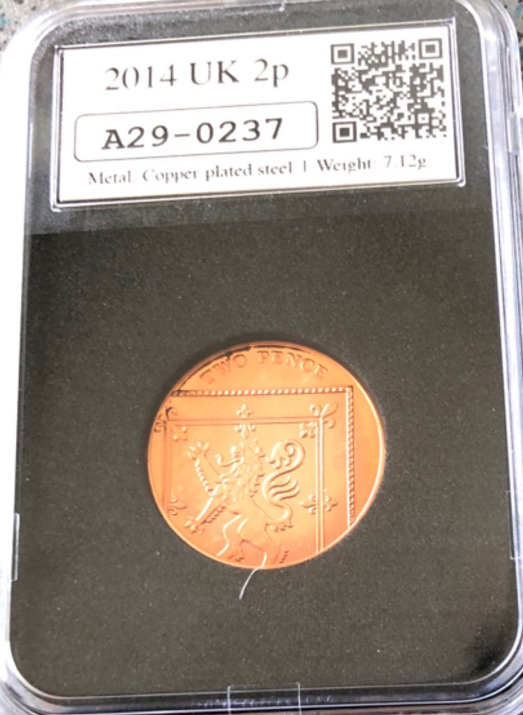 2014 2p Royal Shield Of Arms  coin collectible - Main Image 2