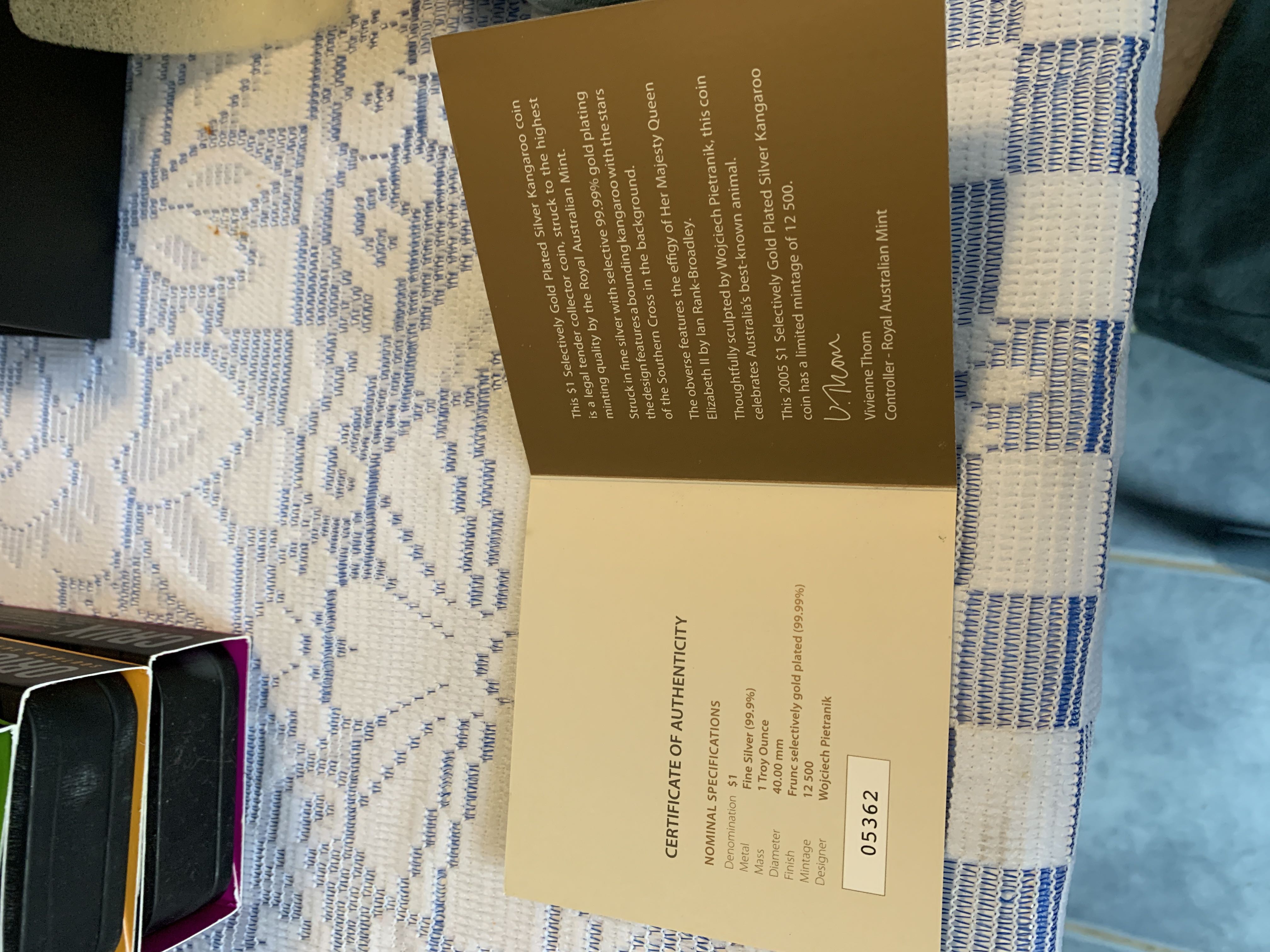 $1 Selectively Gold Plated Silver Kangaroo   coin collectible [Barcode 9314688007086] - Main Image 3