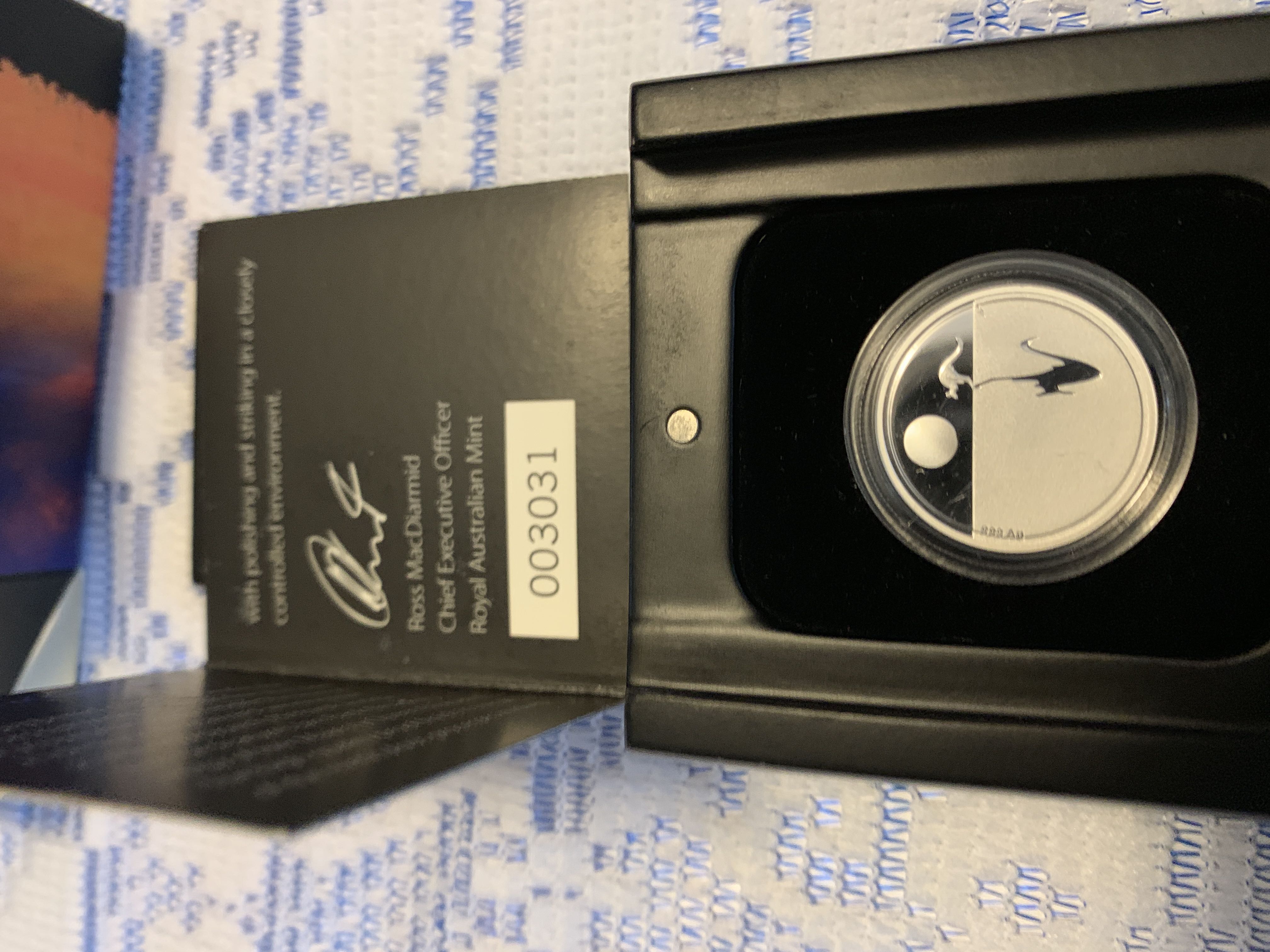 Kangaroo At Sunset 2011  coin collectible [Barcode 9314682100394] - Main Image 3