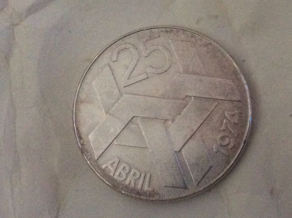 250 Escudos  coin collectible - Main Image 2