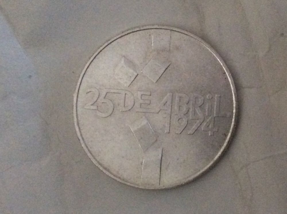 100 Escudos  coin collectible - Main Image 2