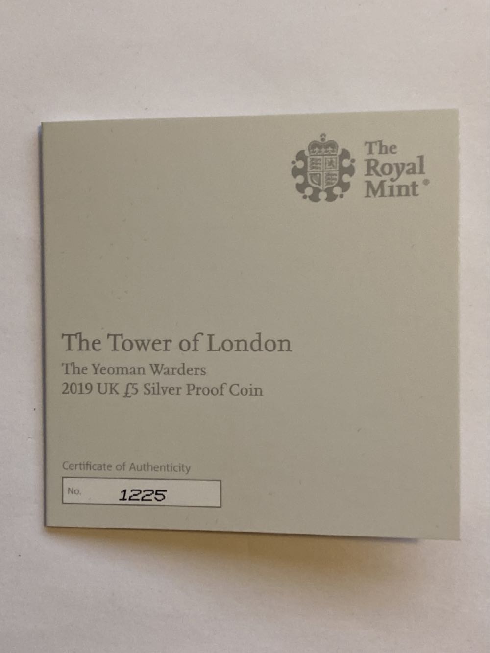 RM - Tower of London Yeoman Warders  coin collectible [Barcode 5026177418184] - Main Image 2