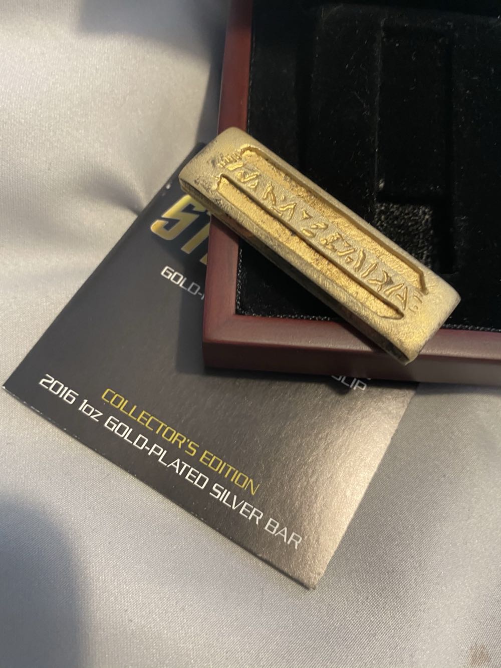 The Perth Mint Star Trek Deep Space Nine Latinum Slip 1oz Gold Plated Silver Bar  coin collectible [Barcode 9327025032290] - Main Image 2