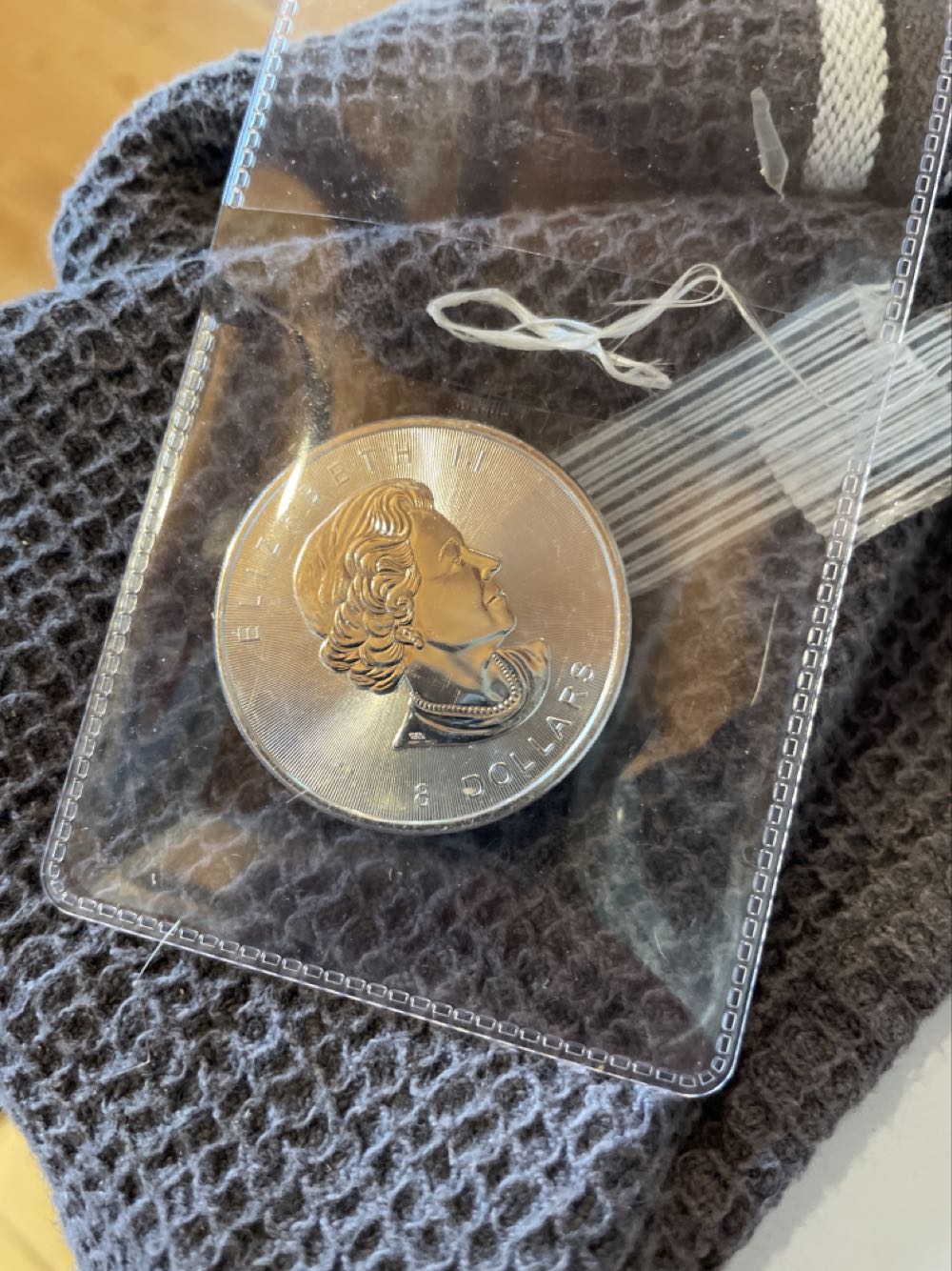 Canada 1.5oz Two Bears  coin collectible - Main Image 2