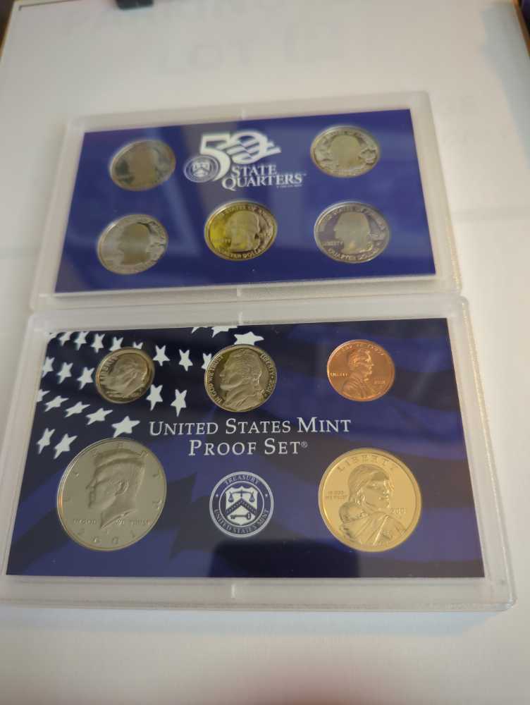 2001 U. S. Mint Proof Set State Quarters  coin collectible [Barcode 704785001022] - Main Image 2