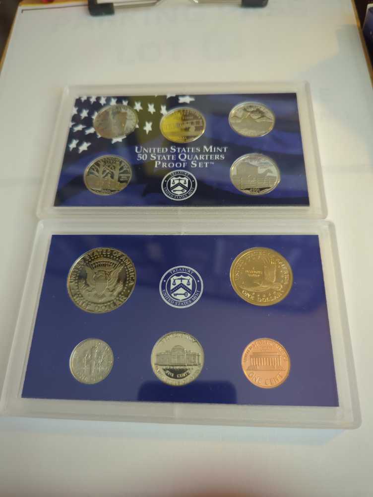 2001 U. S. Mint Proof Set State Quarters  coin collectible [Barcode 704785001022] - Main Image 3