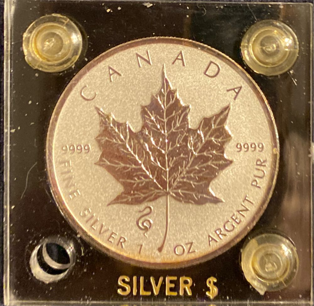 2013 Elizabeth II $5 Silver 1oz Maple Leaf Coin  coin collectible - Main Image 2