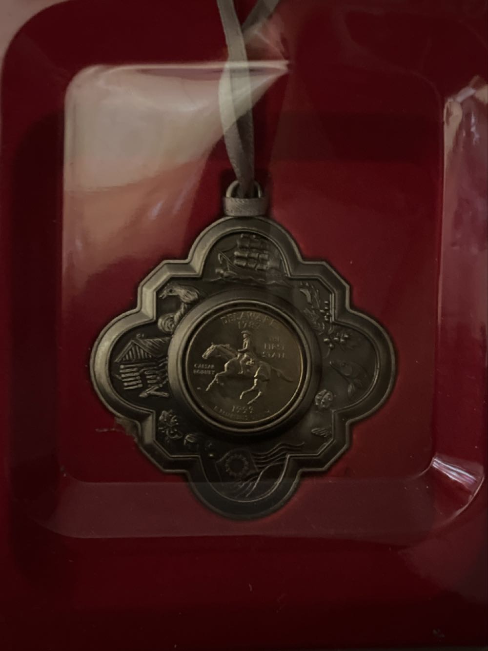 Hallmark American Spirit Collection Ornament Delaware American  coin collectible [Barcode 015012582123] - Main Image 2