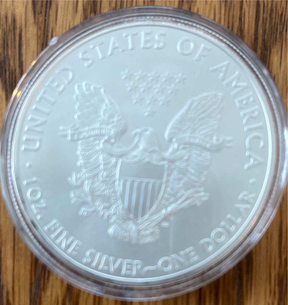 2010 US Mint American Eagle One Ounce Silver Uncirculated  coin collectible - Main Image 2