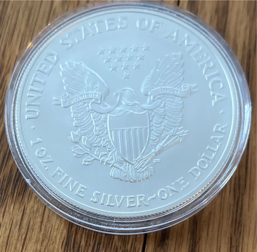 2005 US Mint American Eagle One Ounce Silver Uncirculated  coin collectible - Main Image 2