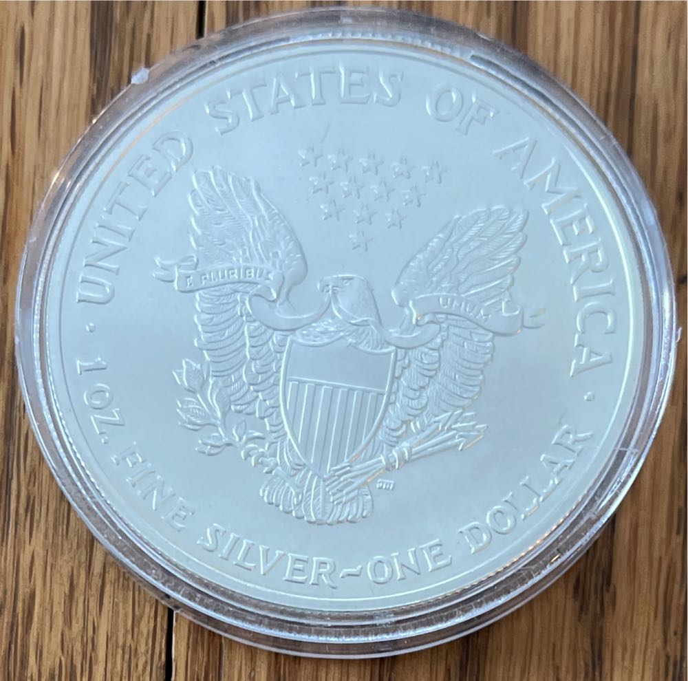 2004 US Mint American Eagle One Ounce Silver Uncirculated  coin collectible - Main Image 2