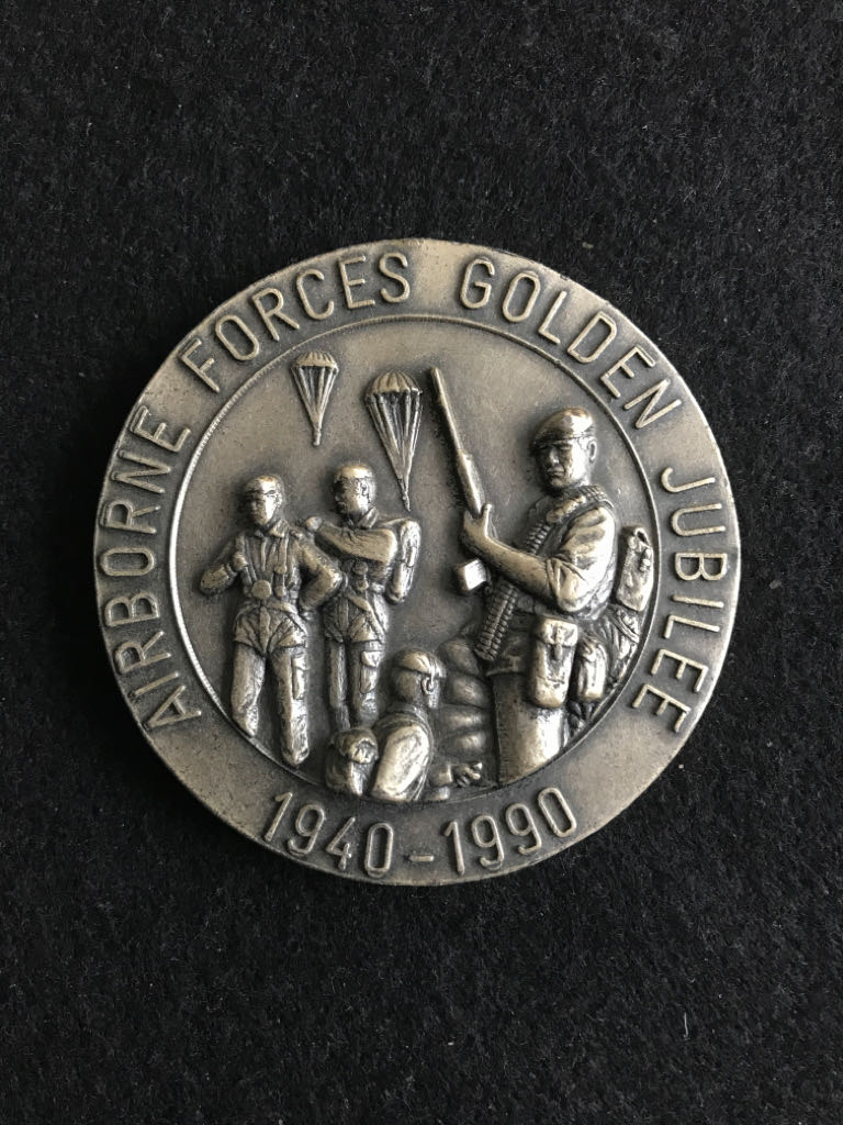 Alolan Raichu (Silver Holofoil)